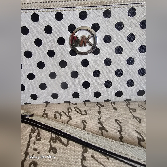 Michael Kors White w/ blk Polka Dot Fulton Multifunction Phone Case Wallet GUC - Picture 2 of 16
